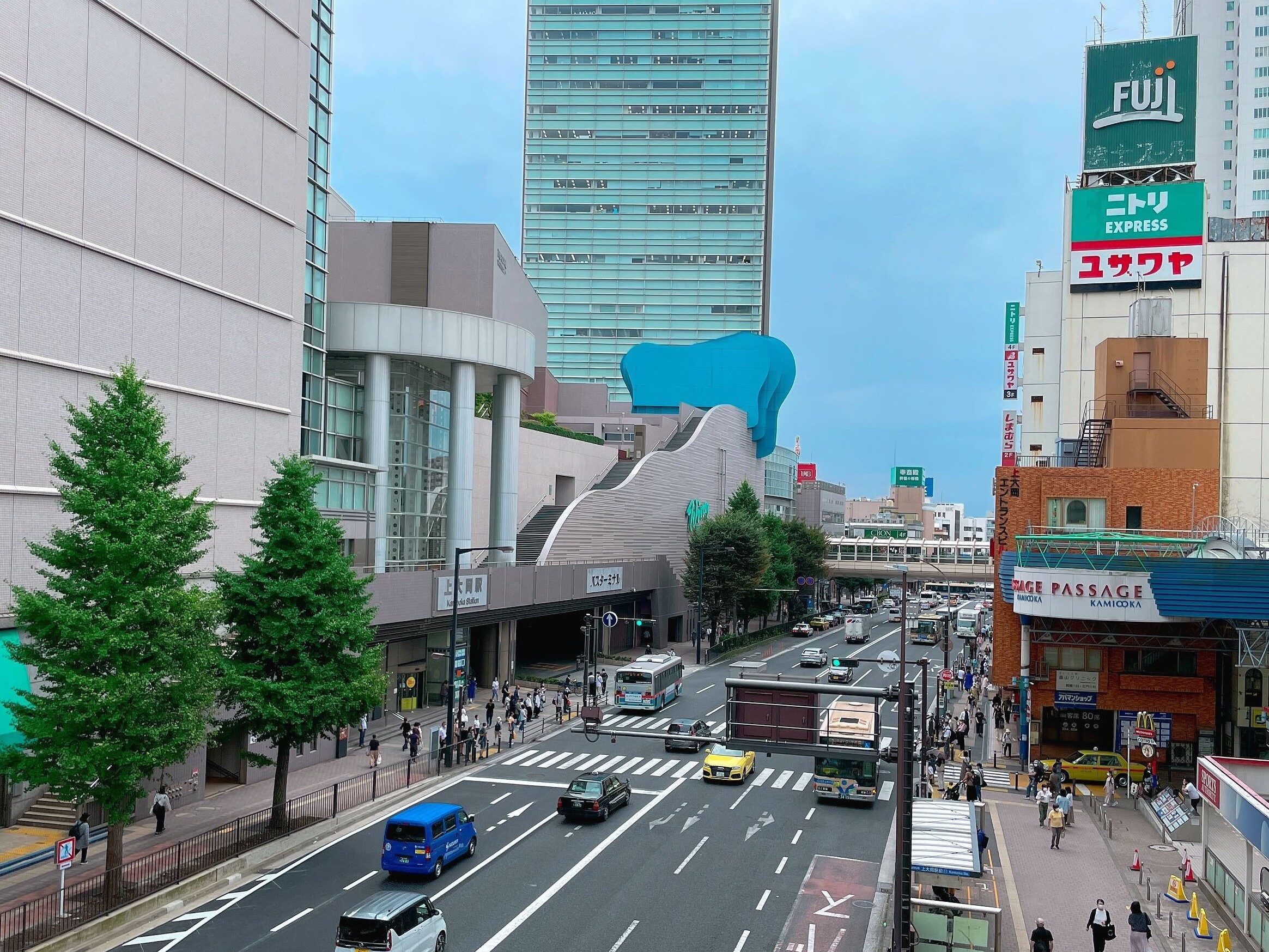 クレストレジデンス横浜 SKY VIEW SHIOMIDAIの周辺環境（上大岡駅）