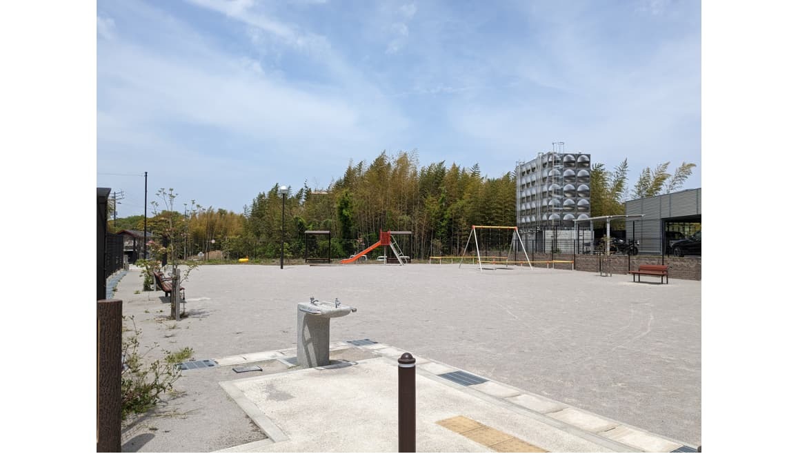 ④プレイズ津駅西の隣の公園